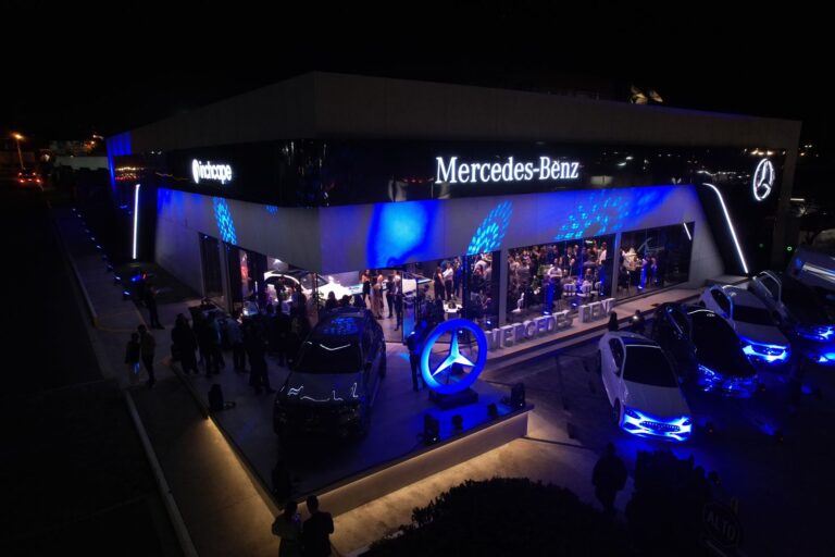 Nuestro equipo de Guatemala inauguró sala de ventas para Mercedes-Benz