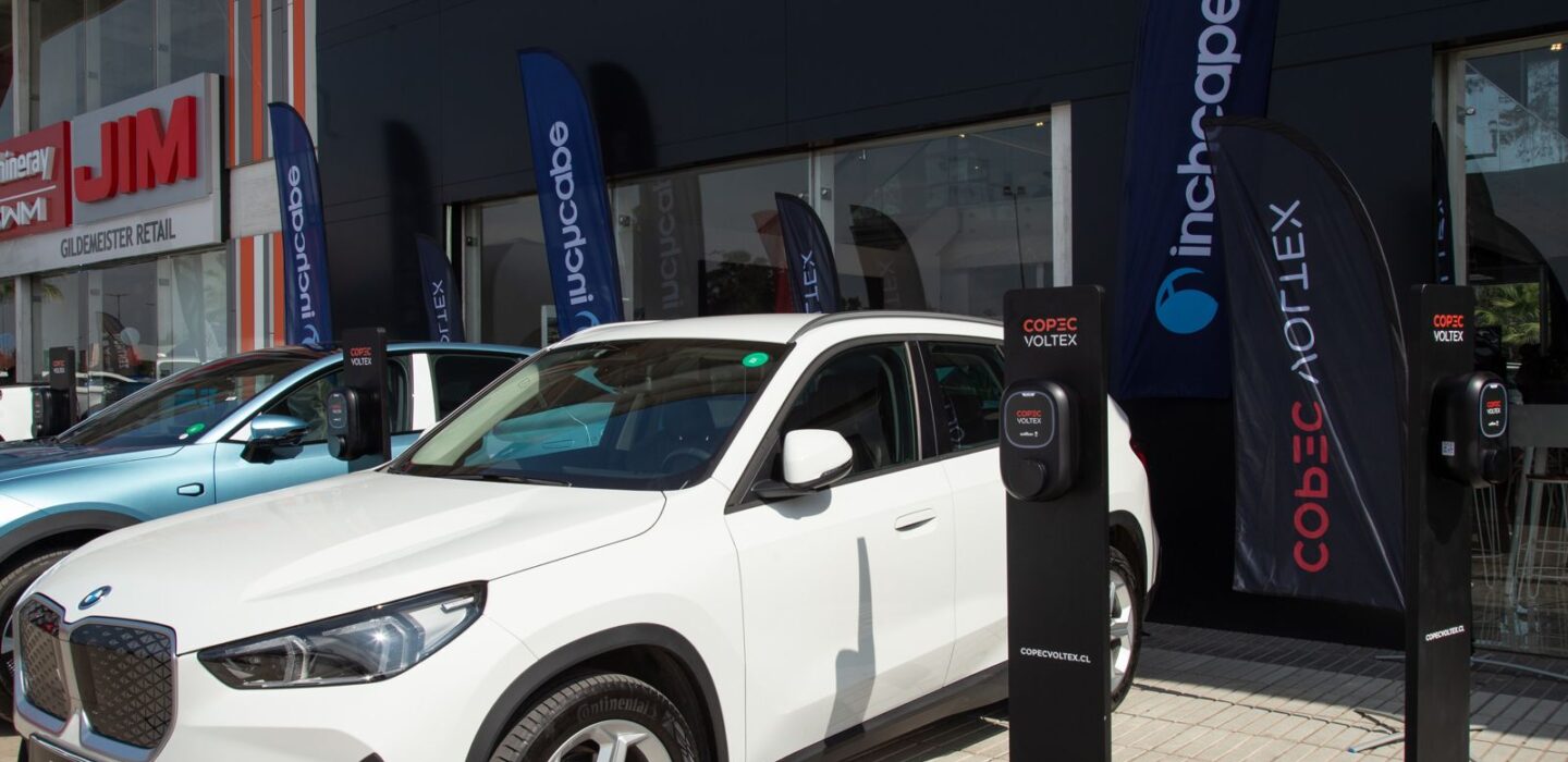 Inchcape Chile y Copec Voltex sellan alianza estratégica para acelerar una movilidad más sostenible en el país